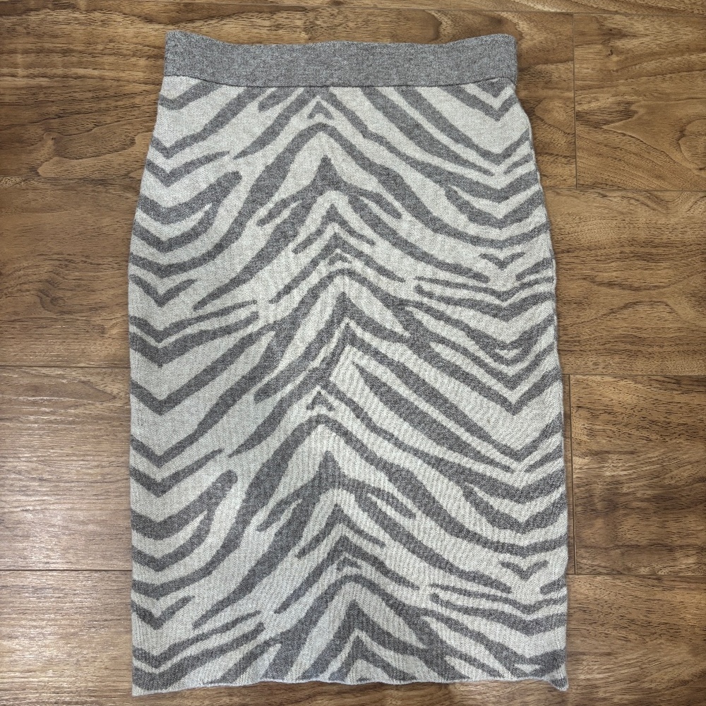 Tahari Zebra Print Pencil Skirt • Small Petite